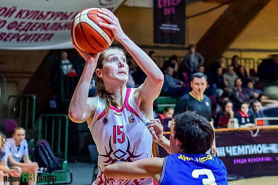 Александра КИРИНА (№ 15) набрала в первой игре 18 очков, но подруги ее не поддержали.