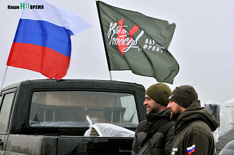 На Самбекских высотах Снегурочки Народного фронта вручили военным 57 внедорожников с подарками