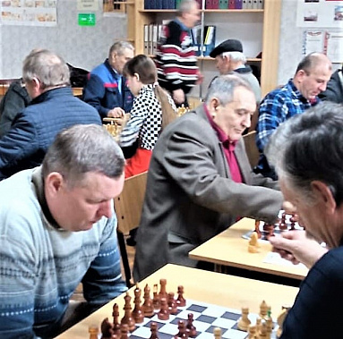Гроссмейстер по шашкам Сергей Александрин выиграл шахматный рапид