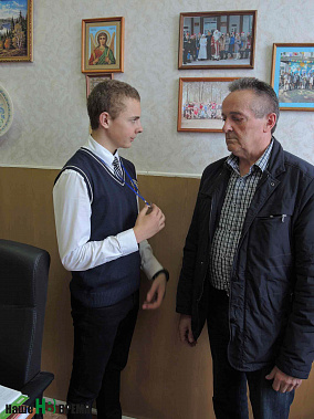 Василий Пантелейко мечтает, чтобы сын Данила, семиклассник Кировской средней школы, продолжил его дело.