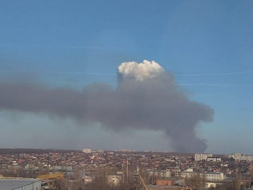Большой столб дыма у Большого Лога хорошо виден в Ростове. Источник фото: rostov.ru