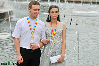 В Ростове прошел губернаторский бал для выпускников