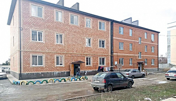 В городе Семикаракорске в доме по адресу Школьный проезд, 6 в минувшую субботу бригада подрядчика из 8 человек устранила все замечания, которые были сделаны накануне, 12 февраля, в ходе проверки областными и районными властями.
