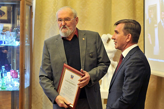 80 лет: «букет» из выставок