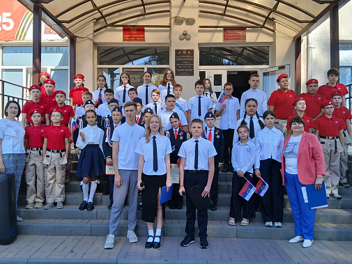 «День флага Отчизны с почетом встречаем...»