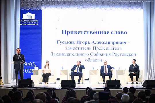 Власть советуется с молодыми активистами, как привлечь молодежь на село