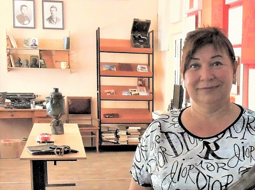 Поздравления принимает директор казачьей школы, член Союзов женщин и журналистов России Татьяна Оноприенко