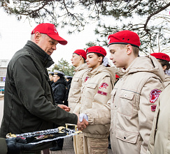 В Ростове прошел юнармейский парад