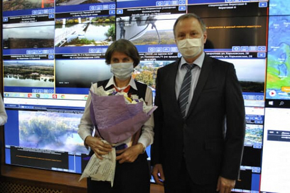 В честь пятилетия донской службы 112 наградили лучших операторов