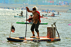 31 08 2025 Дед Мазай, фараоны и эльфы проплыли на сапах по Дону