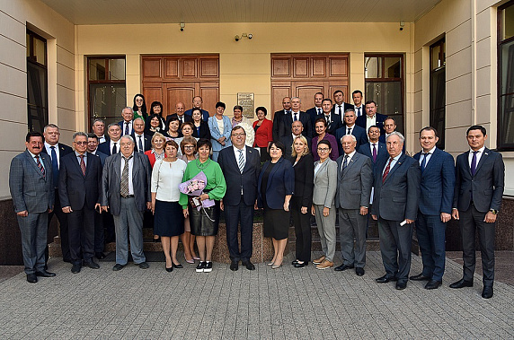 Общий снимок после встречи. Источник фото: Законодательное собрание Ростовской области.