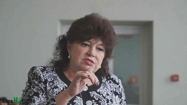 Лариса РЕЗНИК: «Сам материнский капитал – безусловно благо. Но есть и другая сторона медали. Почему, например, так резко вырос спрос на «избушки-завалюшки»?» Лариса РЕЗНИК: «Сам материнский капитал – безусловно благо. Но есть и другая сторона медали. Почему, например, так резко вырос спрос на «избушки-завалюшки»?»