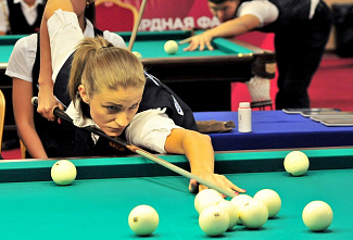 Зеленое сукно, белые шары