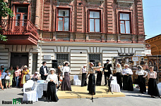 В Таганроге прошел фестиваль «Зонтичное утро»