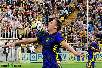 Белая перчатка «желто-синим»