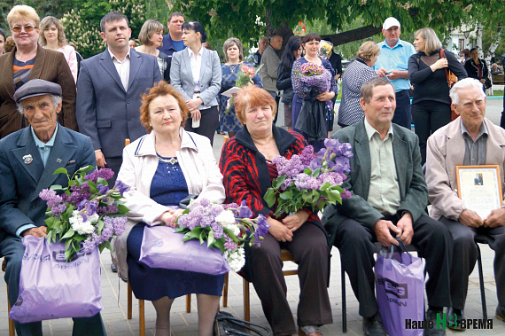 Почетными гостями праздника стали семьи, прожившие в любви и верности долгие годы.