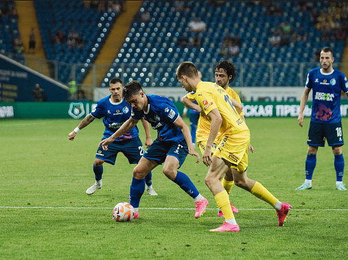 Футболисты «Ростова» в первом матче чемпионата погасили воронежский «Факел»