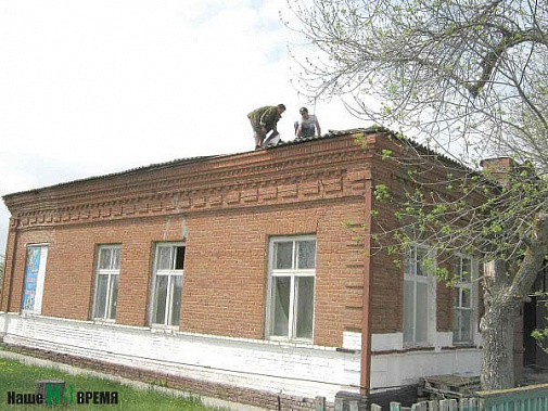 В микрорайоне Молчанове в Семикаракорске идет долгожданный ремонт Дома культуры