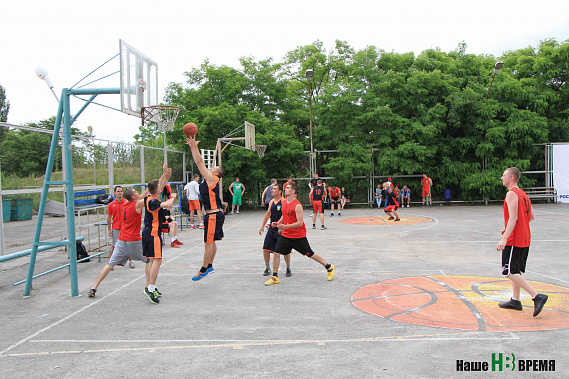 Стритбол. Трое против троих на одно кольцо...