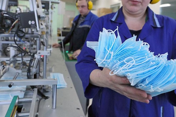 Масок хватит всем. На медпредприятии в поселке Ленинаван резко увеличен их выпуск