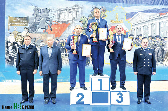 Командные трофеи обрели своих владельцев.
