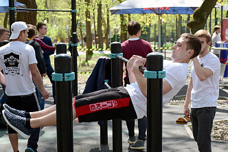 Уличные турникмены