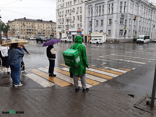 Из-за сильных дождей в Ростовской области объявили штормовое предупреждение