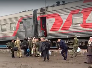 На окраине Ростова-на-Дону на пару часов сделал остановку госпитальный поезд из Запорожья