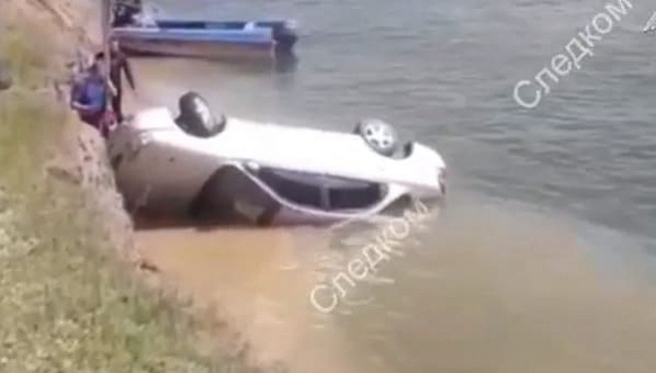 При падении автомобиля в реку Дон погибли пять человек
