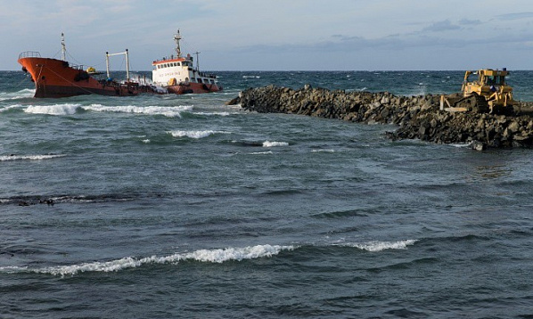 Сухогруз под панамским флагом сегодня сняли с мели в Таганрогском заливе