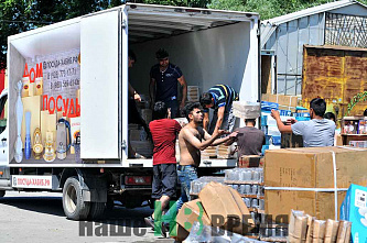 В Аксайском районе сгорели склады рядом с рынком «Классик». 