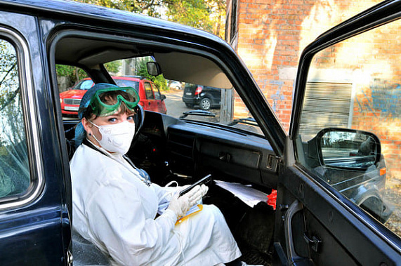 Медикам Ростовской области муниципалитеты передали почти две сотни служебных автомобилей