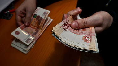 Муниципальную квартиру за взятку в 2 млн рублей продала чиновник УЖКХ в Ростове