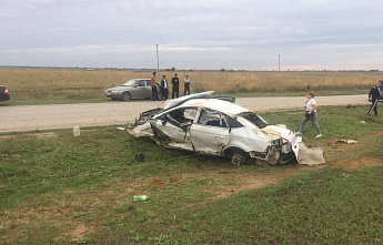 Под Волгодонском перевернулся автомобиль с многодетной семьей