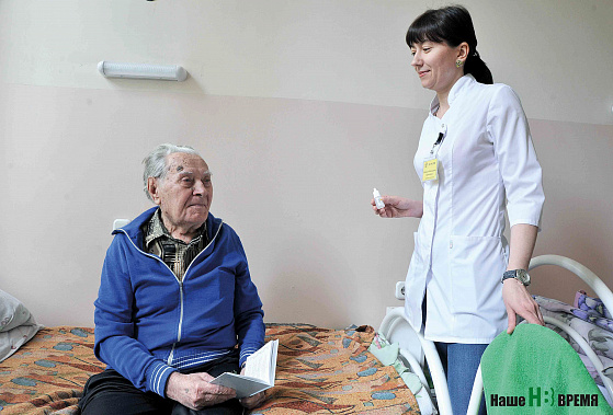 К своим непростым подопечным всегда найдет подход старшая медсестра Наталья Саркисьянц.