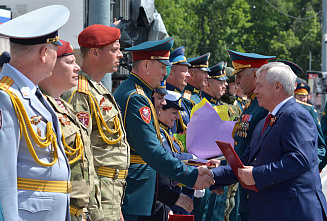 Вопреки всем предупреждениям и ограничениям ростовчане пришли на Парад Победы
