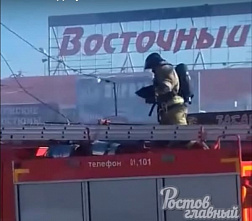 На рынке Темерник сгорели два ларька
