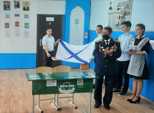 В Азовском районе почтили память героя-подводника Алексея Устенко