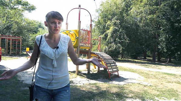 Больше всего Оксану Давыденко обижает то, что власти не воспринимают активистов всерьез и отказываются показывать документы. Больше всего Оксану Давыденко обижает то, что власти не воспринимают активистов всерьез и отказываются показывать документы.