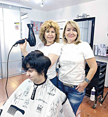 Мастер-класс проводят Елена КОБЫЗЕВА и Светлана КОЛЕСНИКОВА.