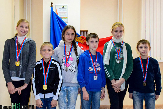 Призеры соревнований по дартсу.