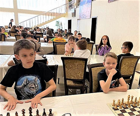 Юниорские команды «Наставник»-«Наше время» отличились на шахматном рапиде в Крымске