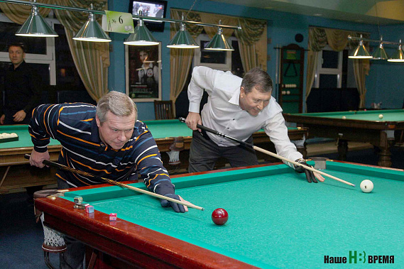 Губернатор Ростовской области Василий Голубев, прибыв на турнир, не только болел, но и по окончании состязаний сразился с его победителем. Встреча вышла упорной...