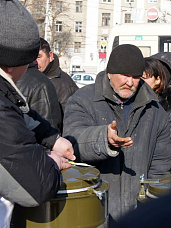 Горячая еда для бездомных_9496