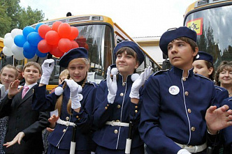 Министр раздает ключи и говорит: «В добрый путь!»_25831