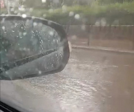 В связи с ожидаемой грозой в УГИБДД призвали водителей воздержаться от поездок