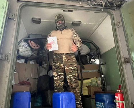Военные наградили координаторов волонтерского проекта «ZOV ПО «Памяти РАУ» Елену Нагибину и Сергея Ширенко медалями «Волонтер России»