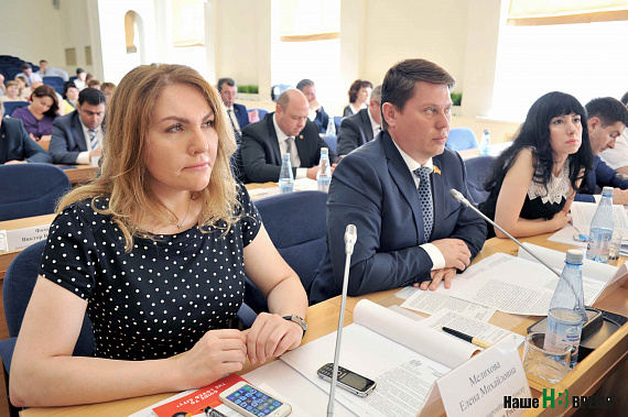 Депутат Елена Мелихова предложила организовать различные способы поощрения руководителей предприятий, которые привлекут наибольшее число несовершеннолетних или безработных к общественным работам. Депутат Елена Мелихова предложила организовать различные способы поощрения руководителей предприятий, которые привлекут наибольшее число несовершеннолетних или безработных к общественным работам.