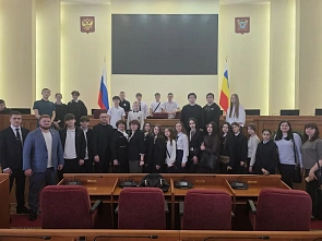 Подростки из семей участников СВО побывали в Законодательном собрании Ростовской области
