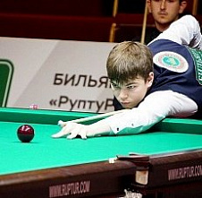 Классики скрестили кии